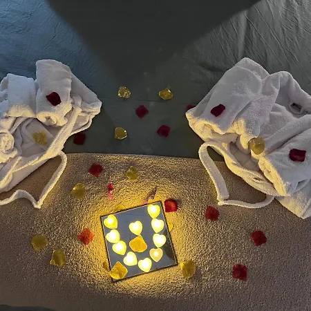 Cocoon & Nyaraló Médis